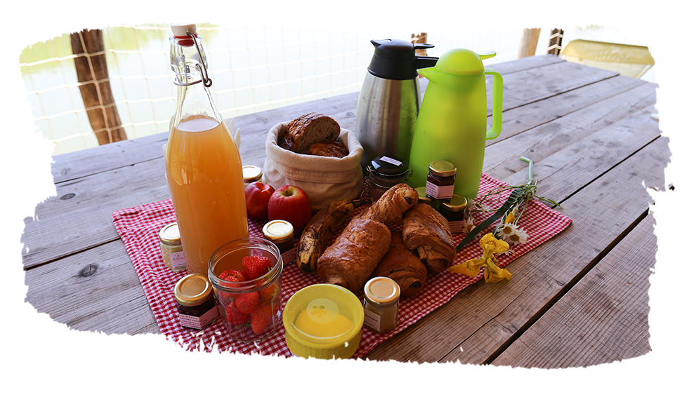 Les Gîtes de Robin'son 46 petit dejeuner produits locaux gite