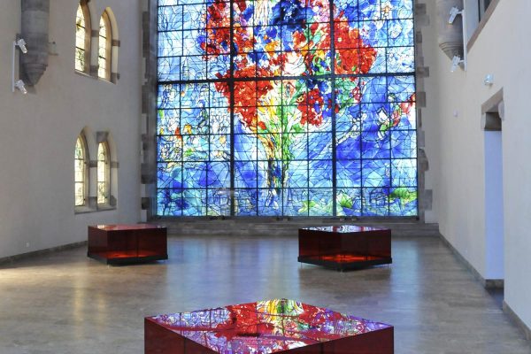 Aux alentours 3 Vitrail de Chagall